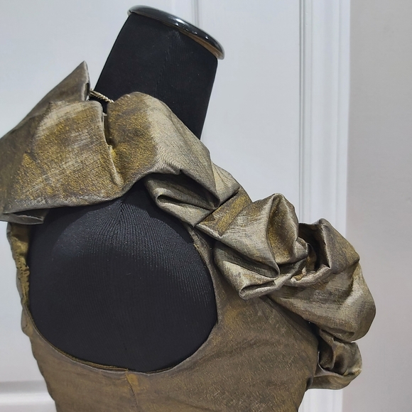 Jessica McClintock MetalicGold Ruffled Cocktail Dress necklace included - Picture 6 of 14